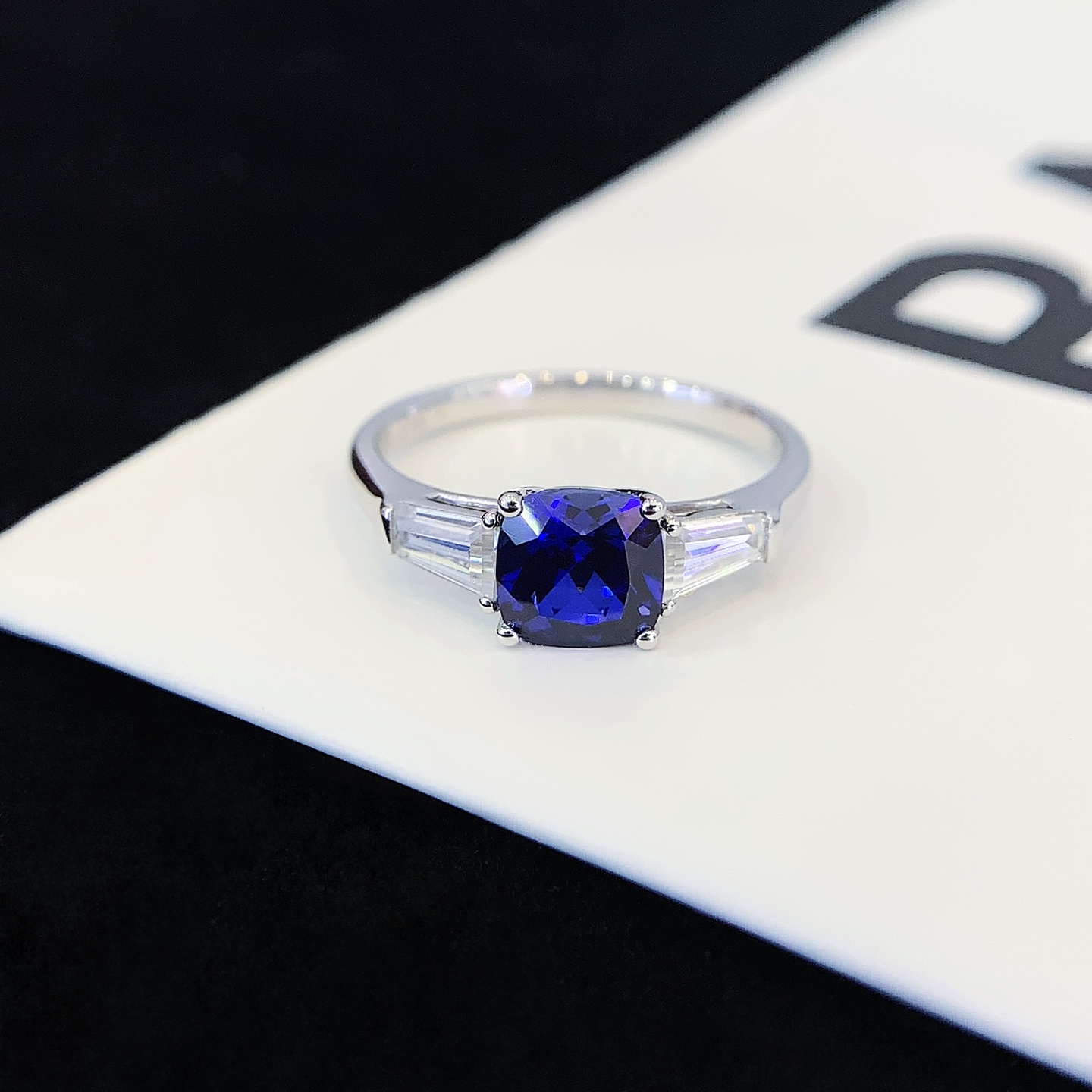 New Arrival Three Stones Vvs Baguette Cut Moissanite Diamond & Lab Grown Sapphire Engagement Ring for Women
