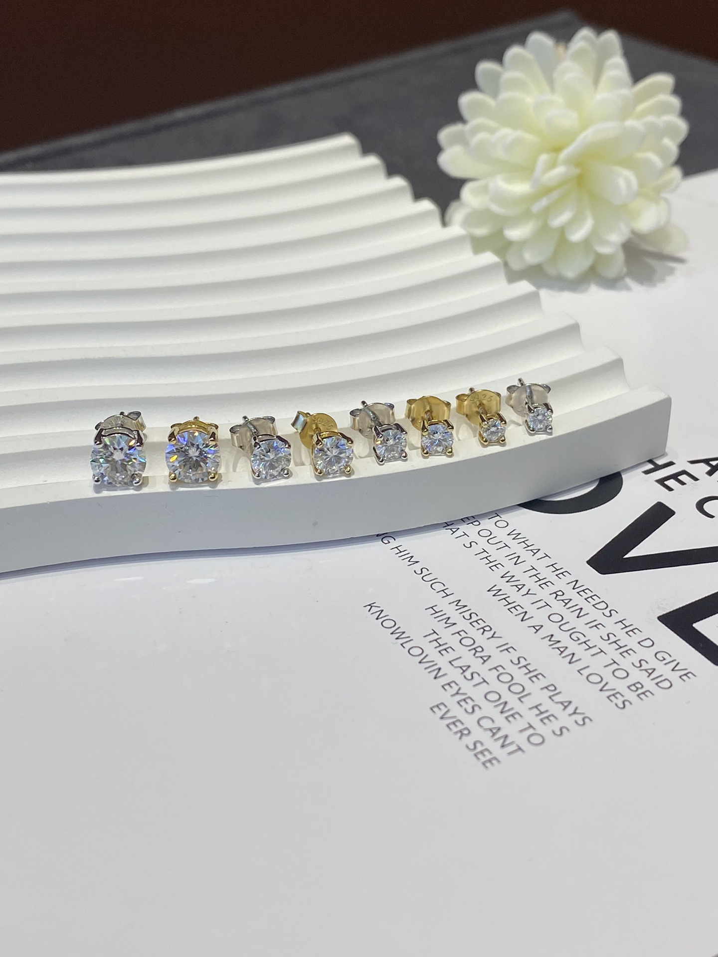 Latest 0.5CT-1.0CT Four-Claw Round Diamond Stud Earrings Gold Plate S925 Moissanite Diamond Stud Earrings 6