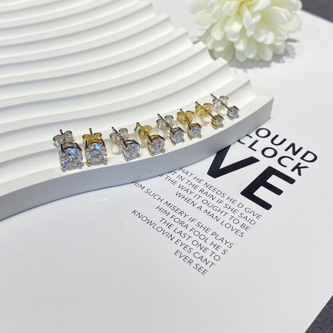 Latest 0.5CT-1.0CT Four-Claw Round Diamond Stud Earrings Gold Plate S925 Moissanite Diamond Stud Earrings