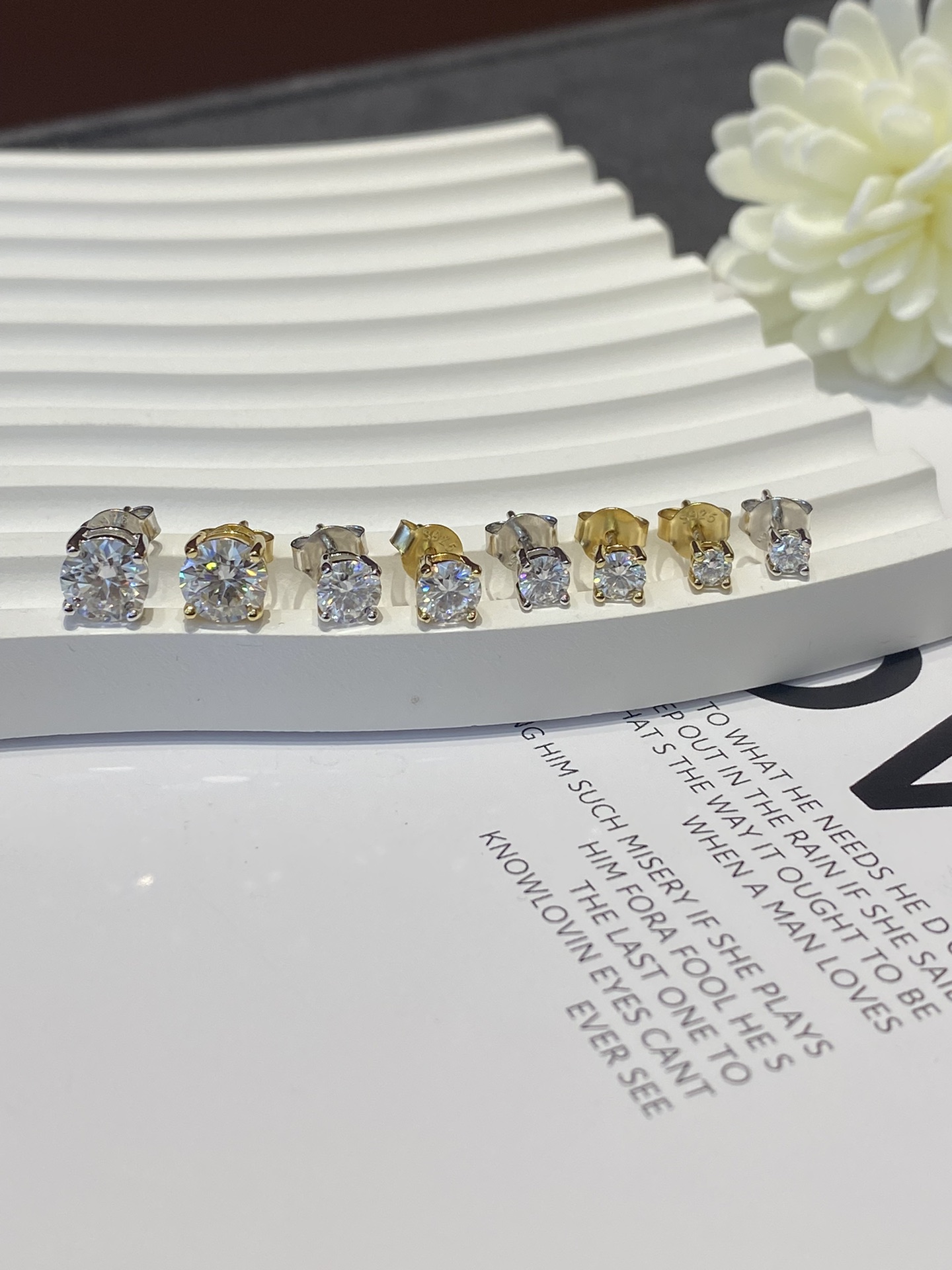 Latest 0.5CT-1.0CT Four-Claw Round Diamond Stud Earrings Gold Plate S925 Moissanite Diamond Stud Earrings 5