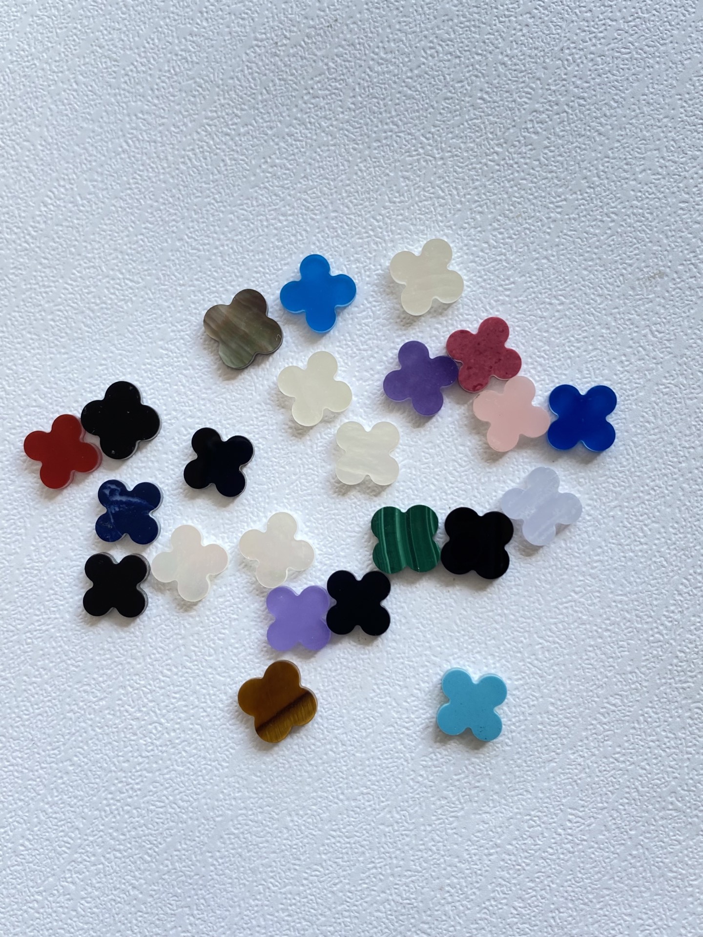 Wholesale 8x8mm--12x12mm Natural Stone Luck Gemstone Shell Agate Four Leaf Clover Stone for Jewelry Making