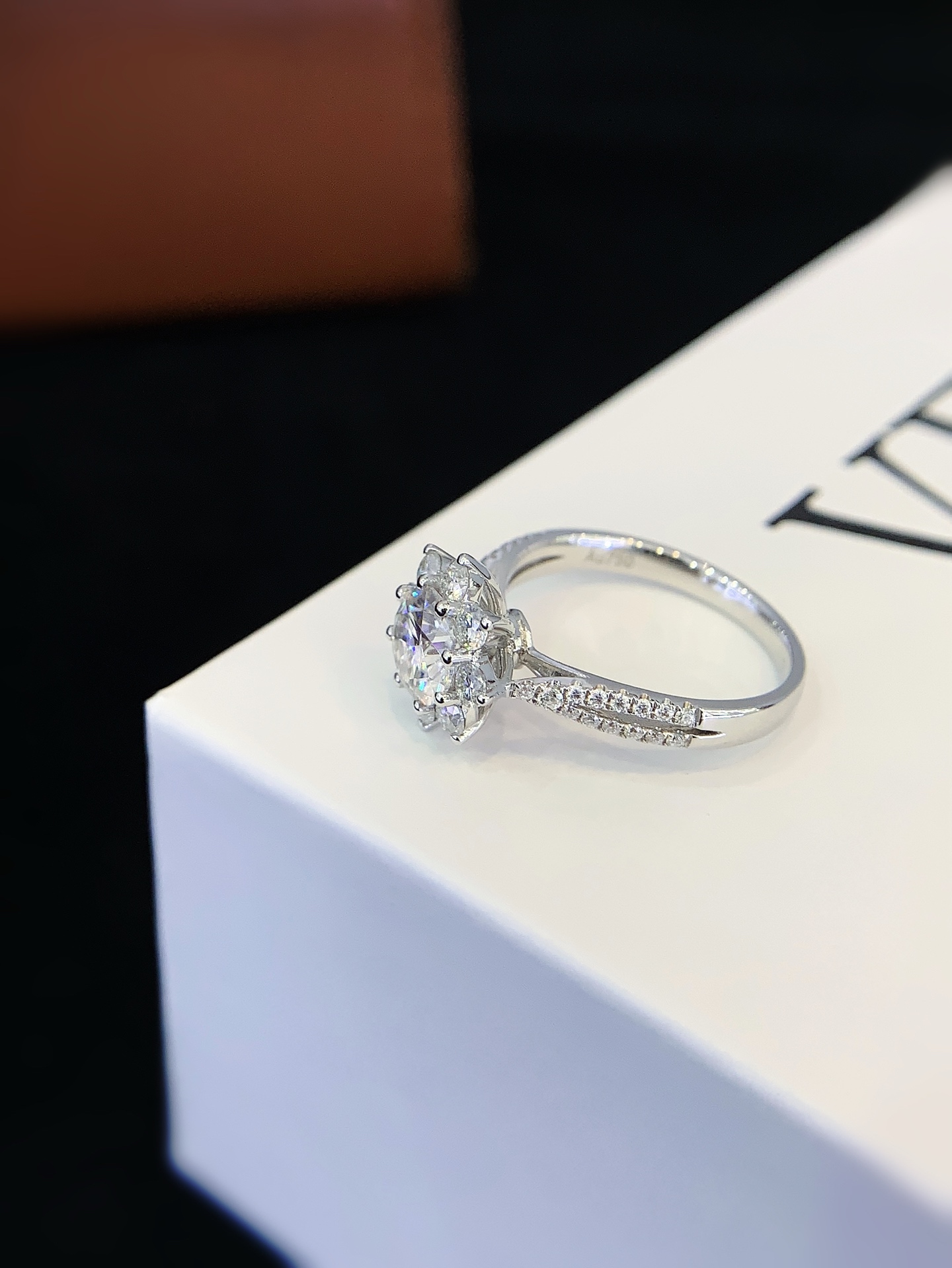 Flower Moissanite Engagement Rings for Women,18K Engagement Ring D Color VVS1 Wedding Bands Moissanite Halo Rings 1ct 7