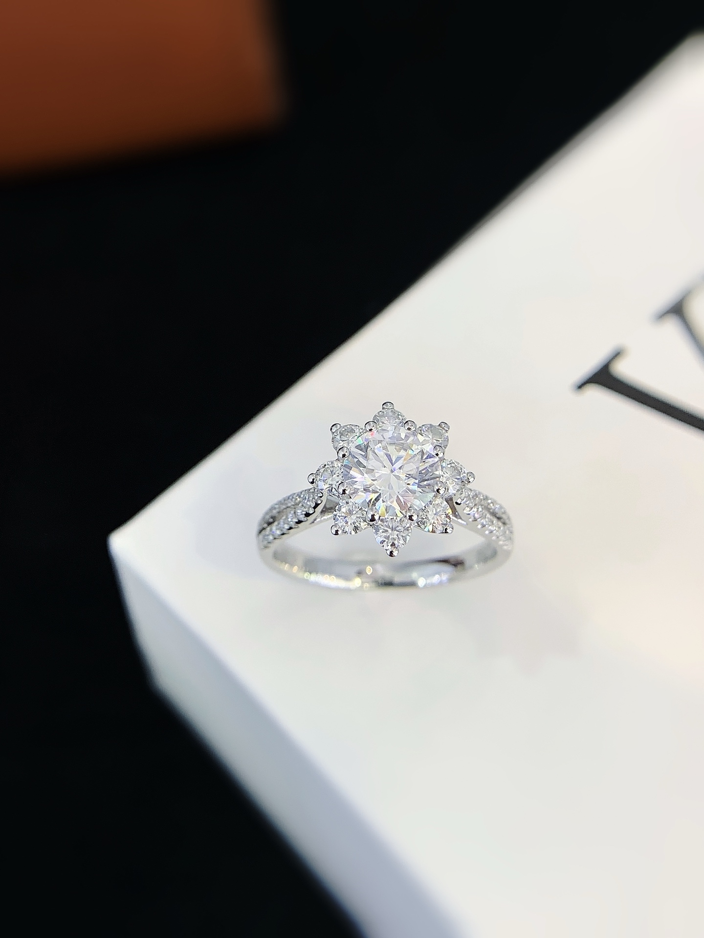 Flower Moissanite Engagement Rings for Women,18K Engagement Ring D Color VVS1 Wedding Bands Moissanite Halo Rings 1ct 5