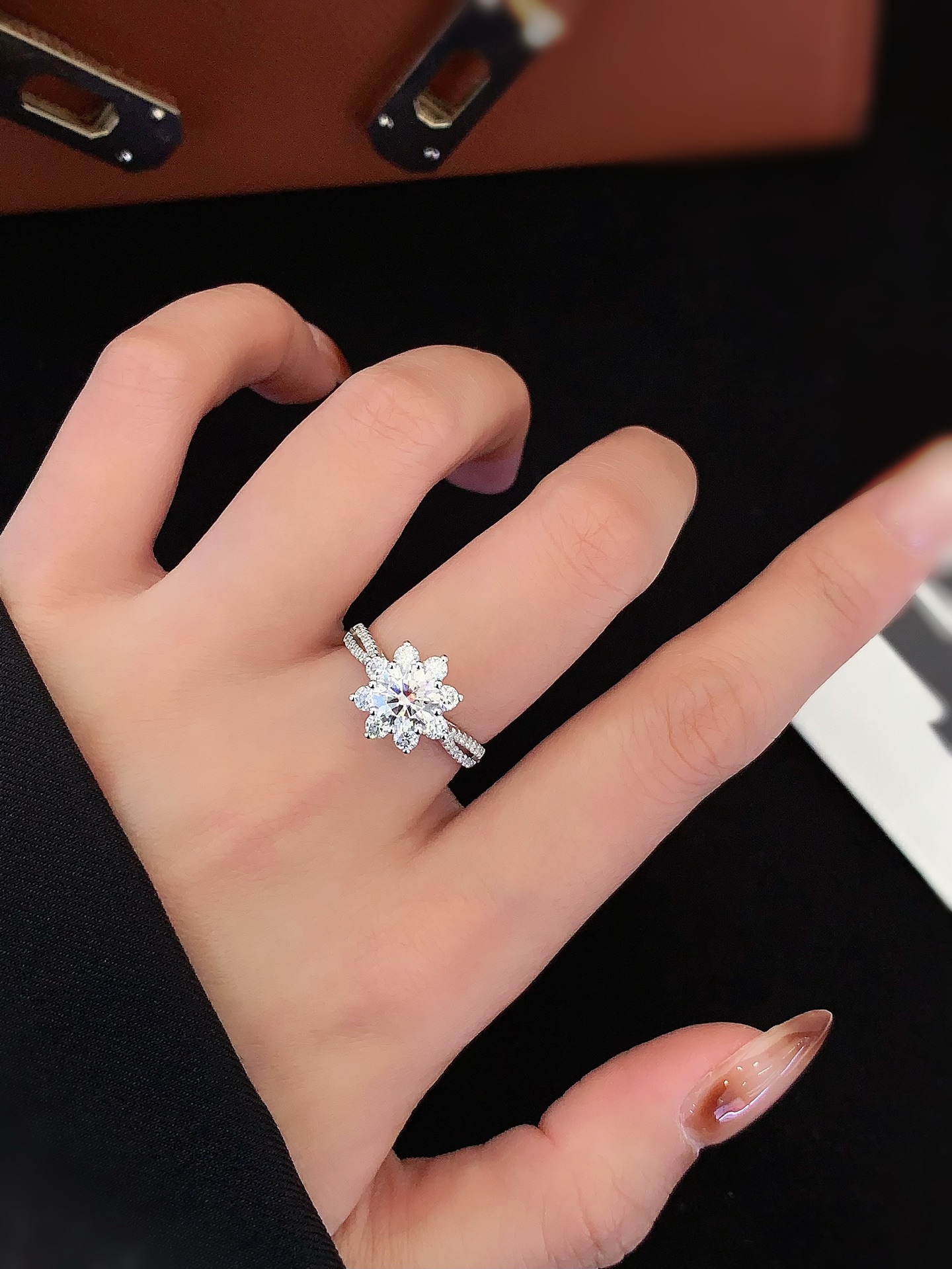 Flower Moissanite Engagement Rings for Women,18K Engagement Ring D Color VVS1 Wedding Bands Moissanite Halo Rings 1ct 3