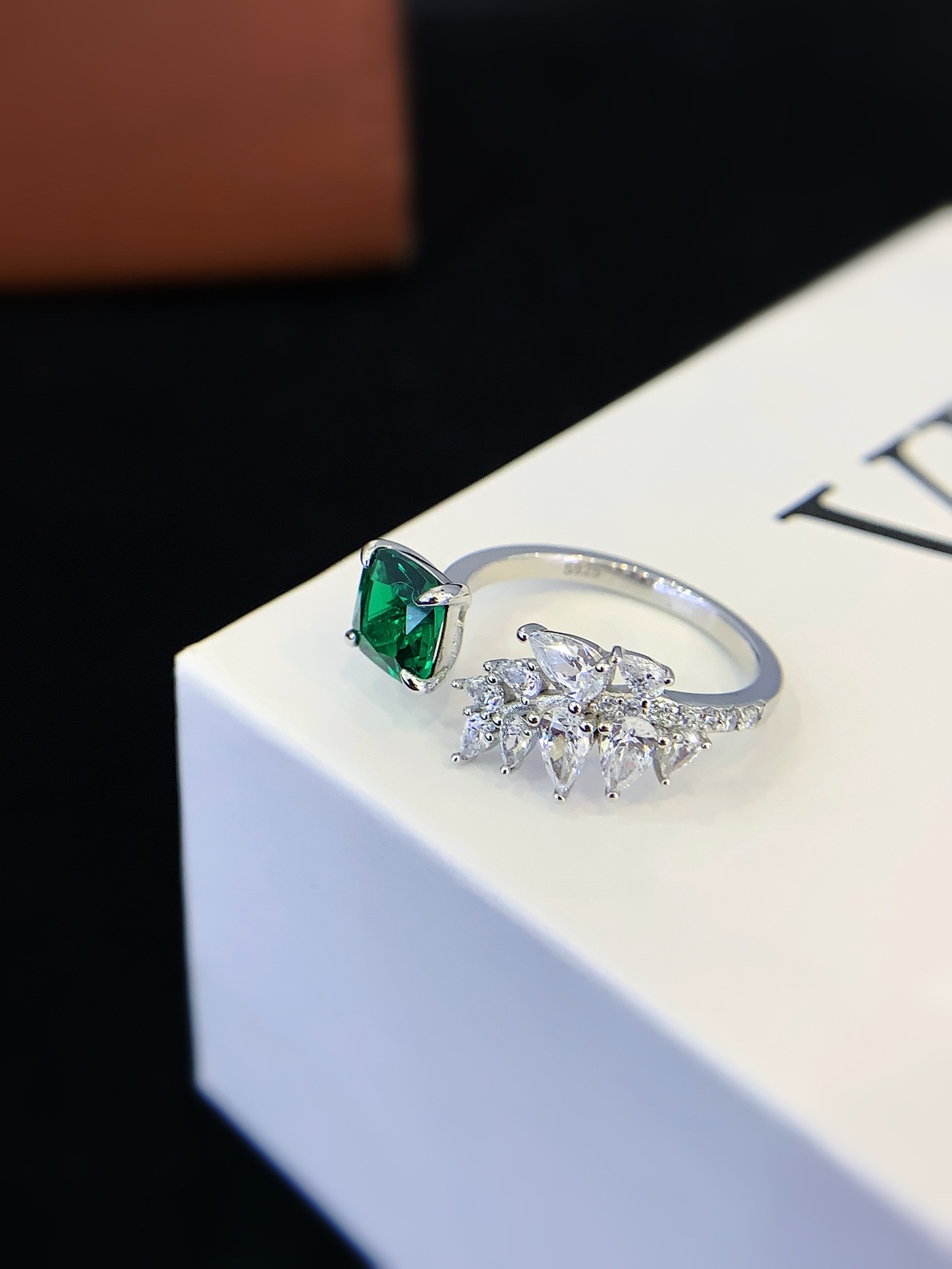 S925 Sterling Silver Engagement Ring Leaf Shape with Lab Emerald Diamond Luxury Jewelry Ring Wholesale Women Wedding Ring 6