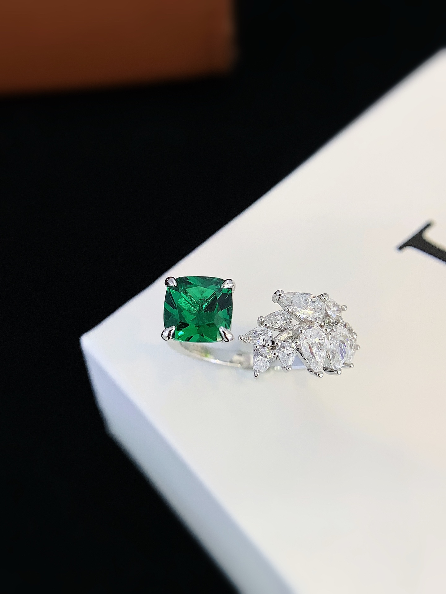 S925 Sterling Silver Engagement Ring Leaf Shape with Lab Emerald Diamond Luxury Jewelry Ring Wholesale Women Wedding Ring 5