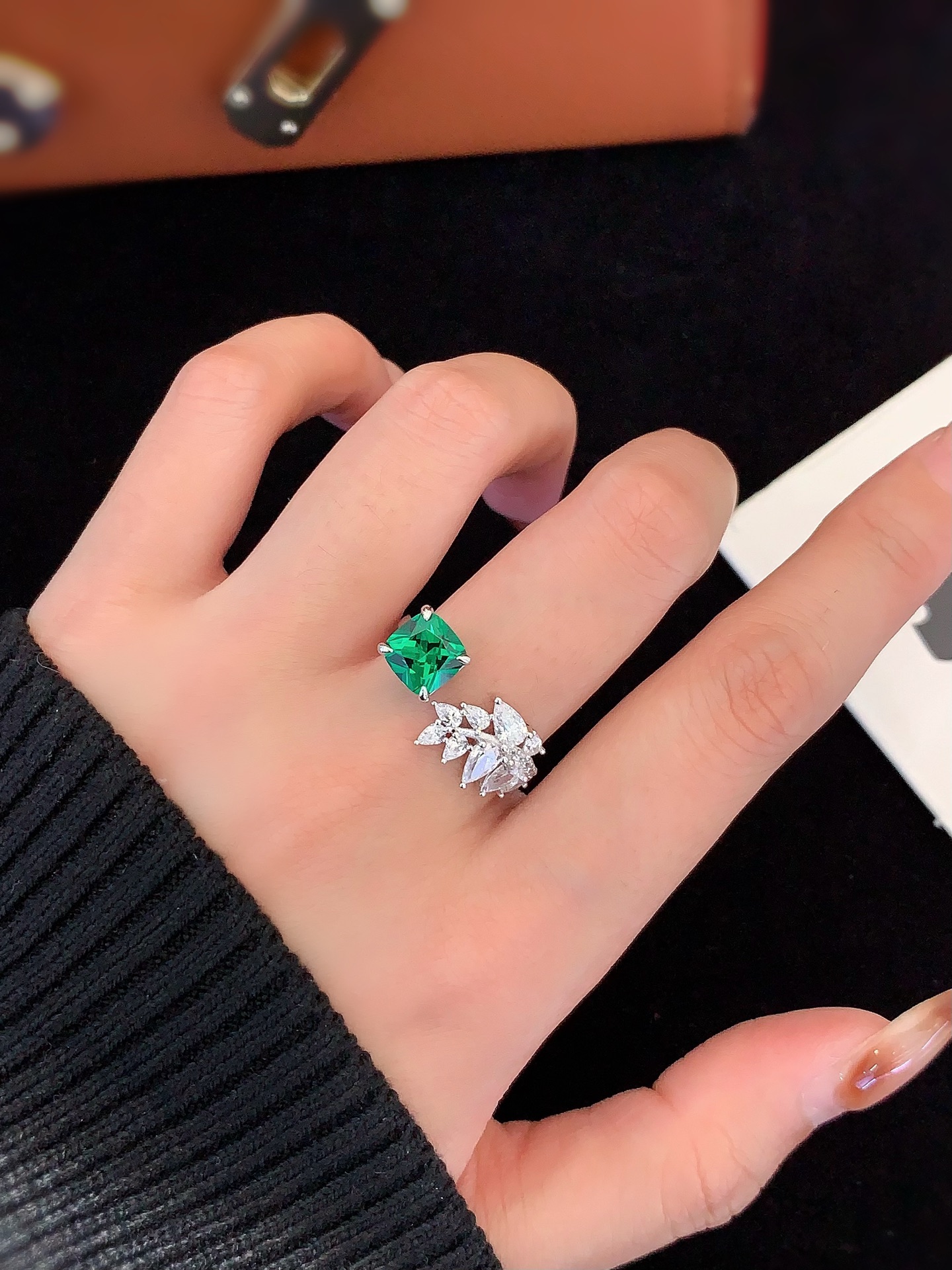S925 Sterling Silver Engagement Ring Leaf Shape with Lab Emerald Diamond Luxury Jewelry Ring Wholesale Women Wedding Ring 3