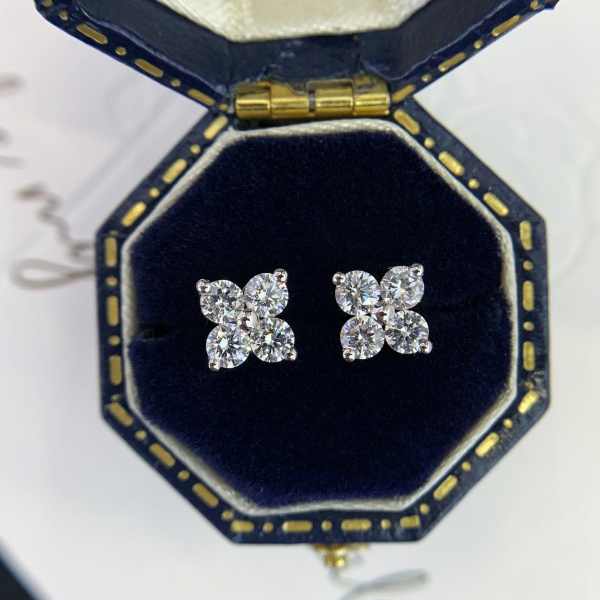 Four-Leaf Clover Flash Diamond Earrings Women 14k 18k Needle Earrings white gold Luxury Design Ladies Girl Lab diamond Stud Earring 5
