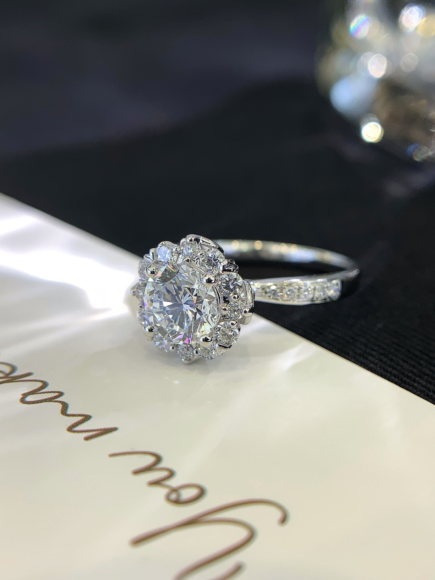Stock Designer Ring 18K White Gold High Quality Jewelry Round CVD Lab Grown Diamond Luxury Engagement Halo Ring 3