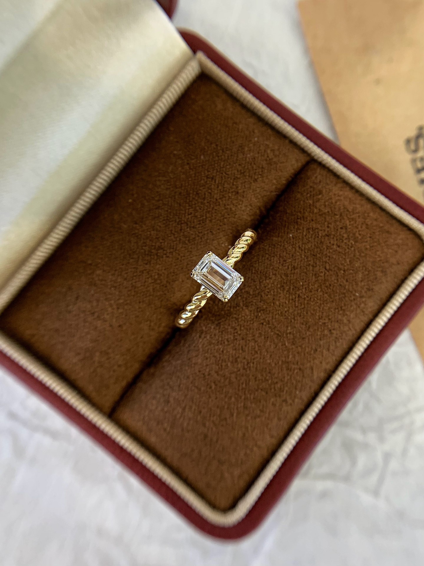 Wholesale Fashion Women's 18K Gold Fine Jewelry Twist Thin Emerald Cut Lab Diamond Ring Square Diamond Ring Women 3