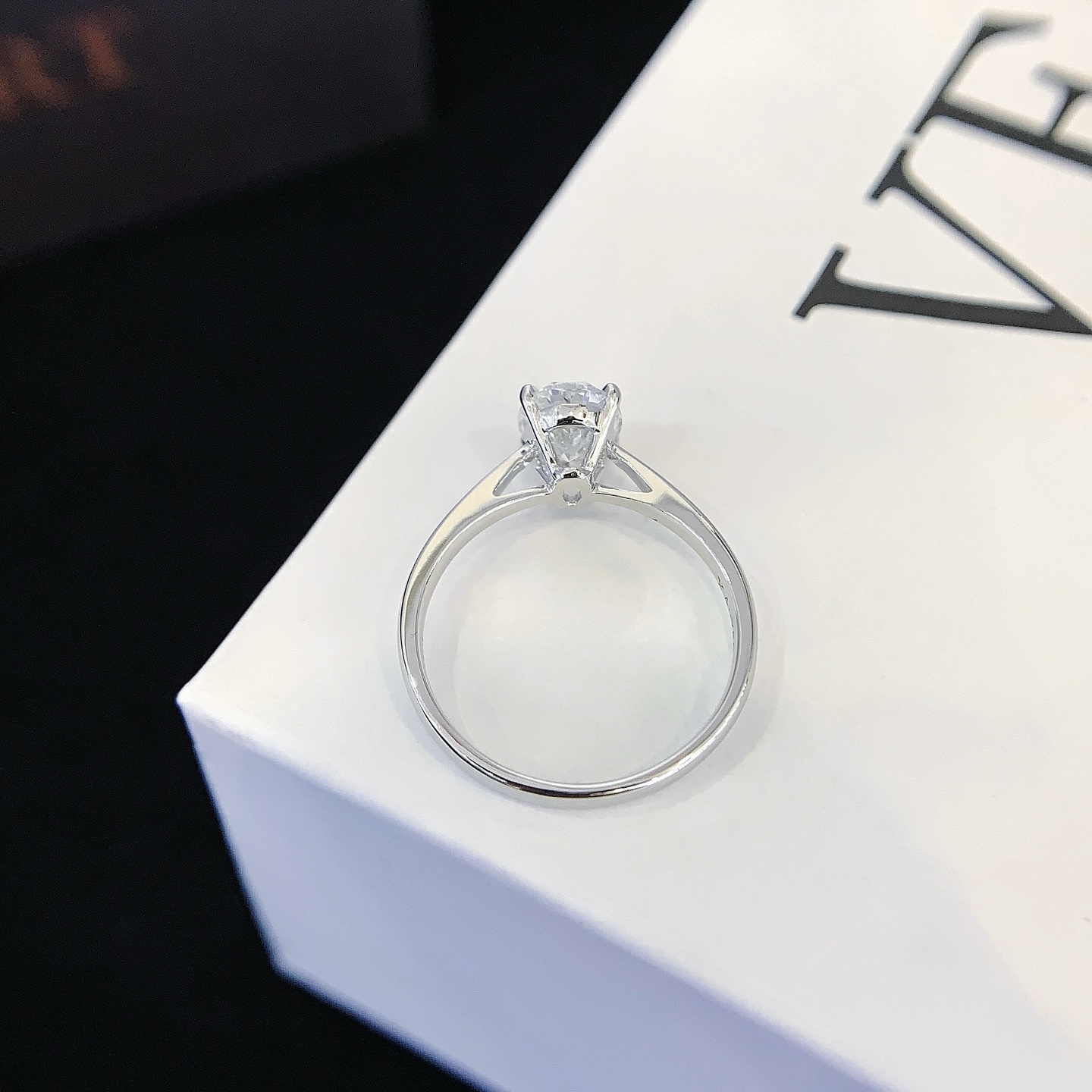 Trendy 14k 18k White Gold Rings for Women 1.05ct Oval Cut Lab Diamond Solitaire Ring Engagement Wedding Band 6