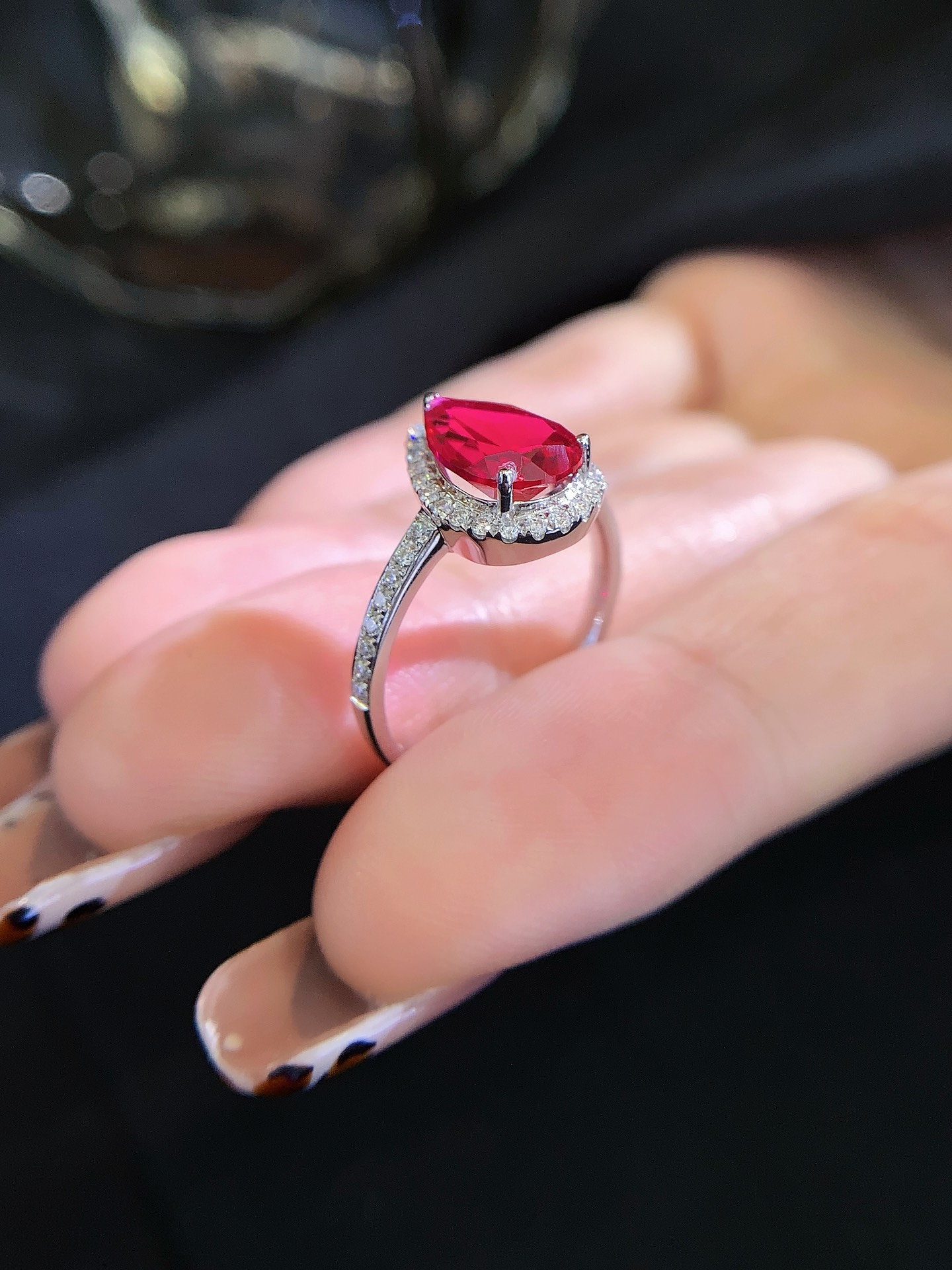 6x9mm Pear Cut Ruby 18K Gold Halo Engagement Ring with Bezel Setting for Gift Party Anniversary 5