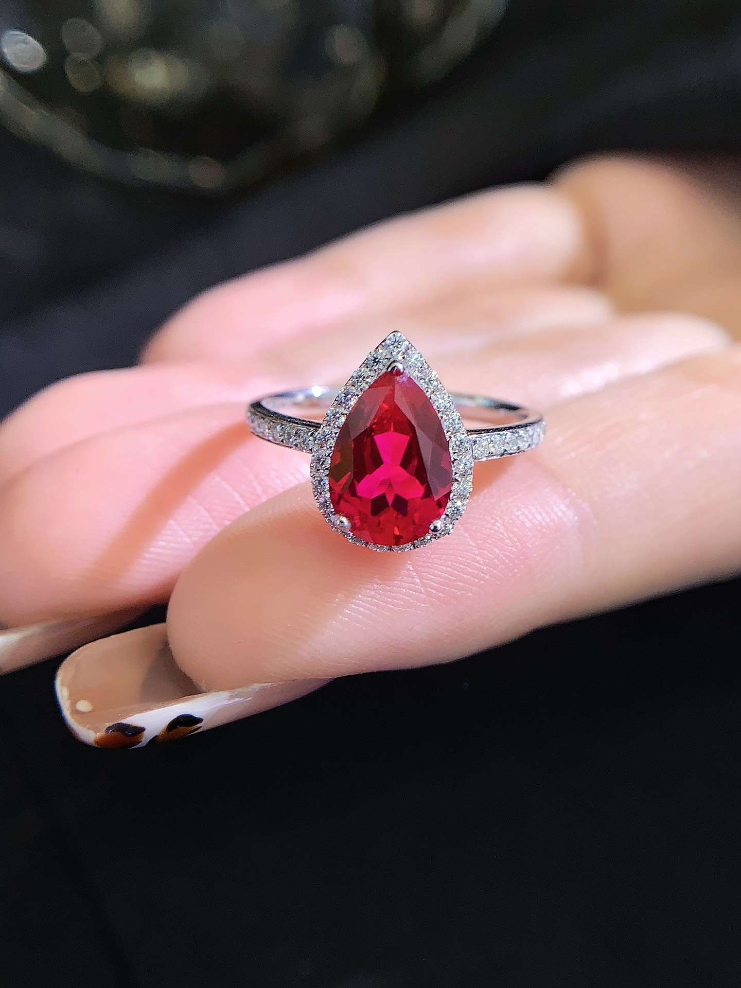 6x9mm Pear Cut Ruby 18K Gold Halo Engagement Ring with Bezel Setting for Gift Party Anniversary 4